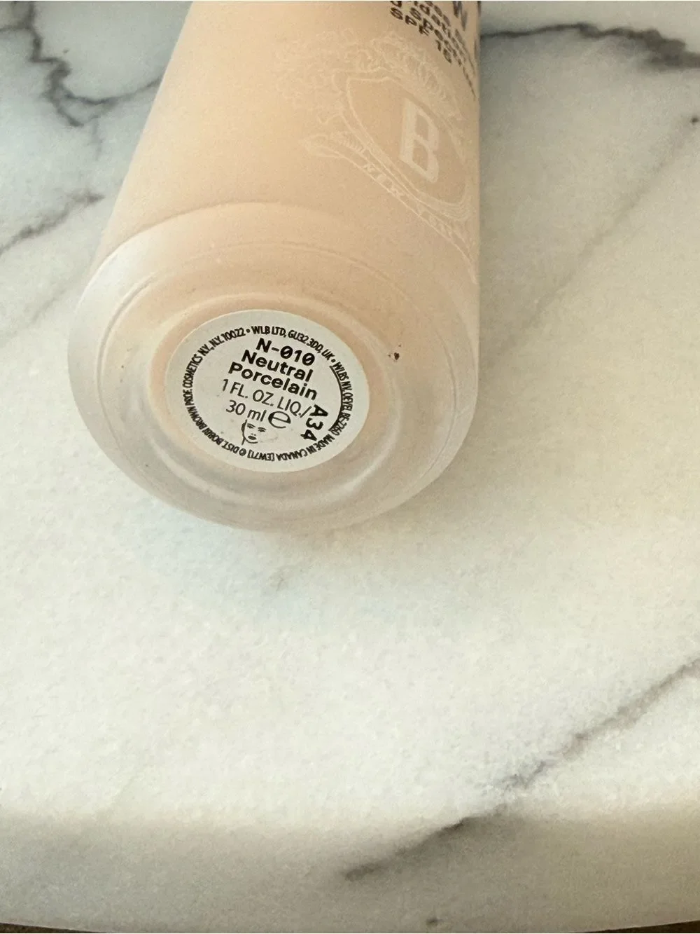 Bobbi Brown Weightless Skin Oil-Controlling Foundation SPF 15  Hyaluronic Acid